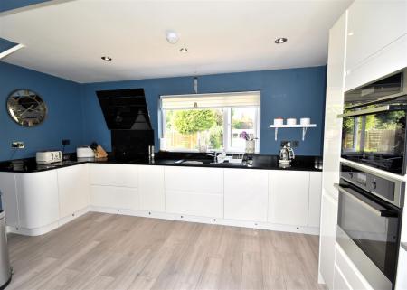 OPEN PLAN DINING KITCHEN