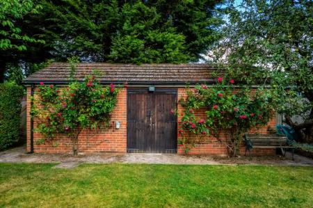 GARDEN STORE