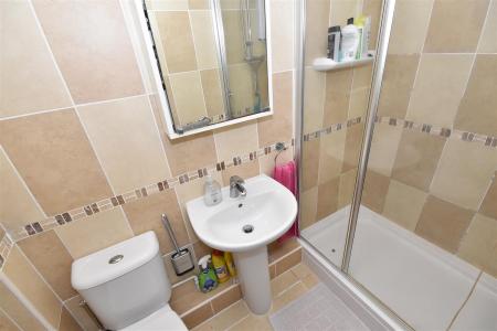 EN-SUITE SHOWER ROOM