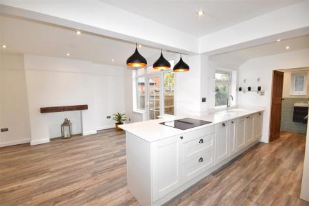 OPEN PLAN LIVING AND DINING KITCHEN