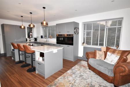 OPEN PLAN DINING KITCHEN