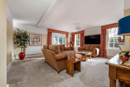 FAMILY SITTING ROOM