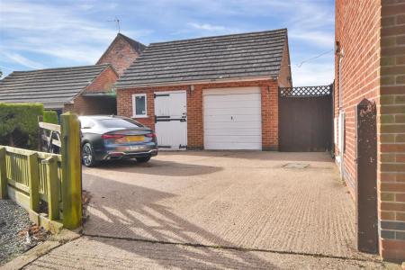 GARAGE/WORKSHOP