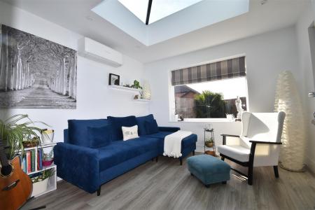 GARDEN ROOM