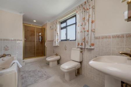 EN SUITE