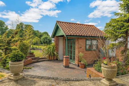 GARDEN ROOM