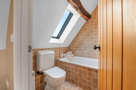 EN-SUITE BATHROOM