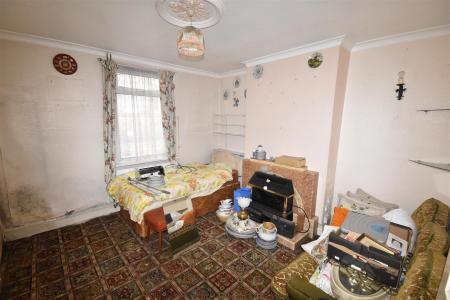 FRONT SITTING ROOM