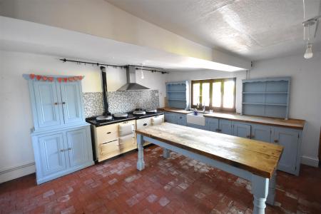 FARMHOUSE KITCHEN