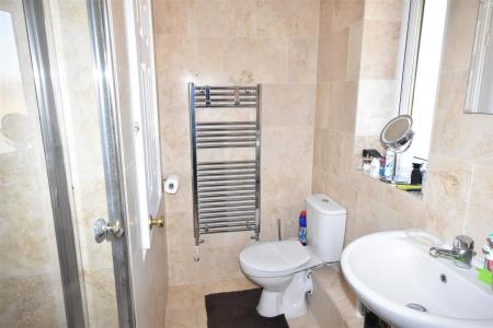 EN-SUITE SHOWER ROOM