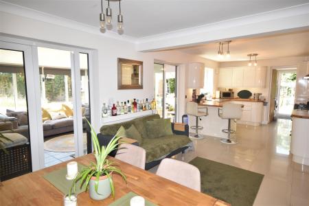 OPEN PLAN DINING KITCHEN