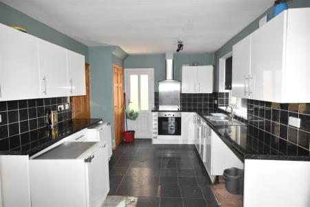 OPEN PLAN KITCHEN AND DINING ROOM