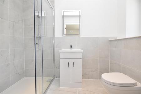 EN-SUITE SHOWERROOM