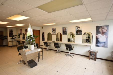 Salon 3.JPG
