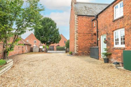 FRONT GARDEN AND DRIVEWAY