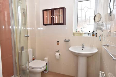 EN-SUITE SHOWER ROOM