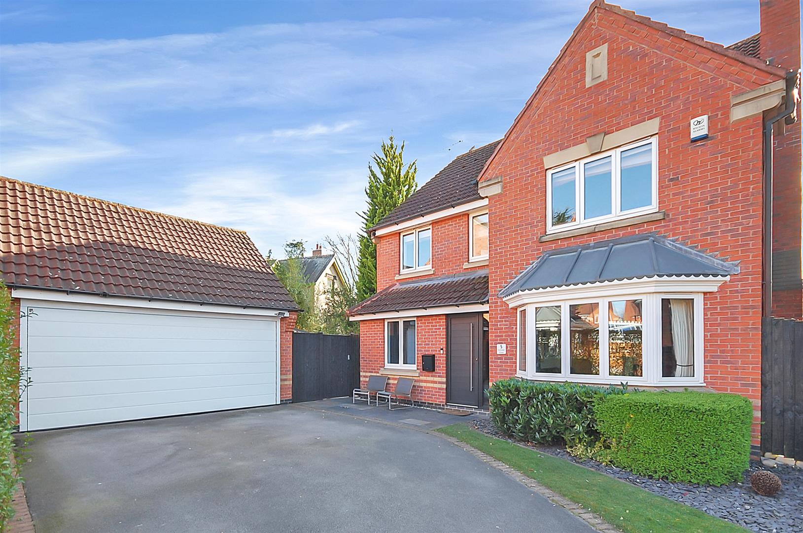 4 bedroom Detached House for sale in Radcliffe on Trent