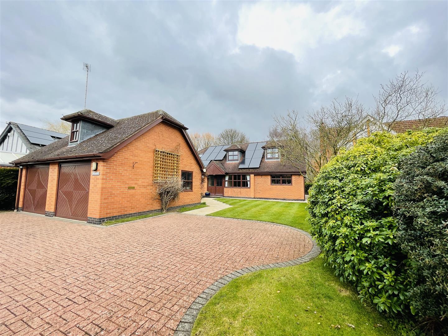 4 bedroom Detached House for sale in Nottingham