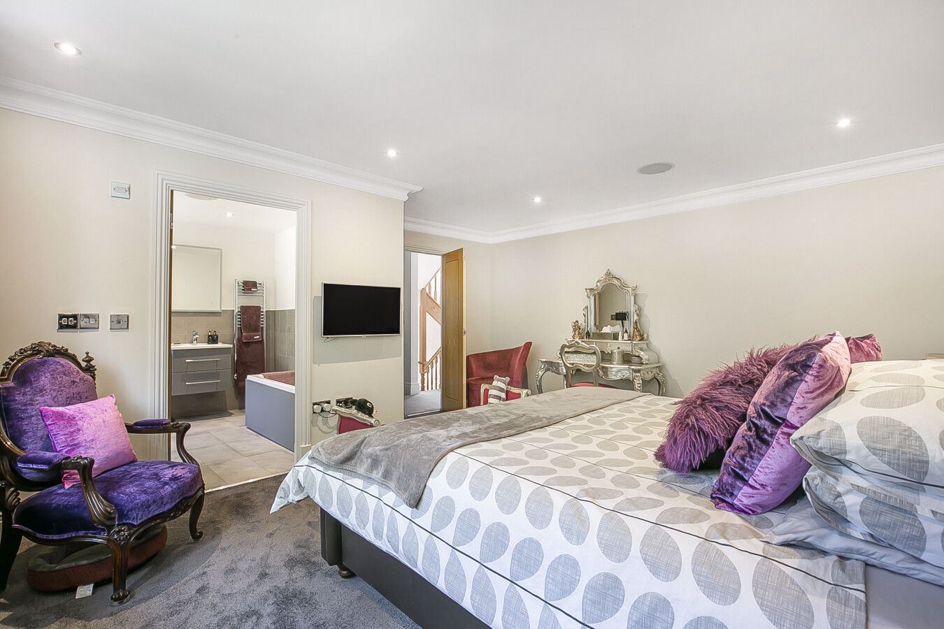 6 bedroom House for sale in Cuffley