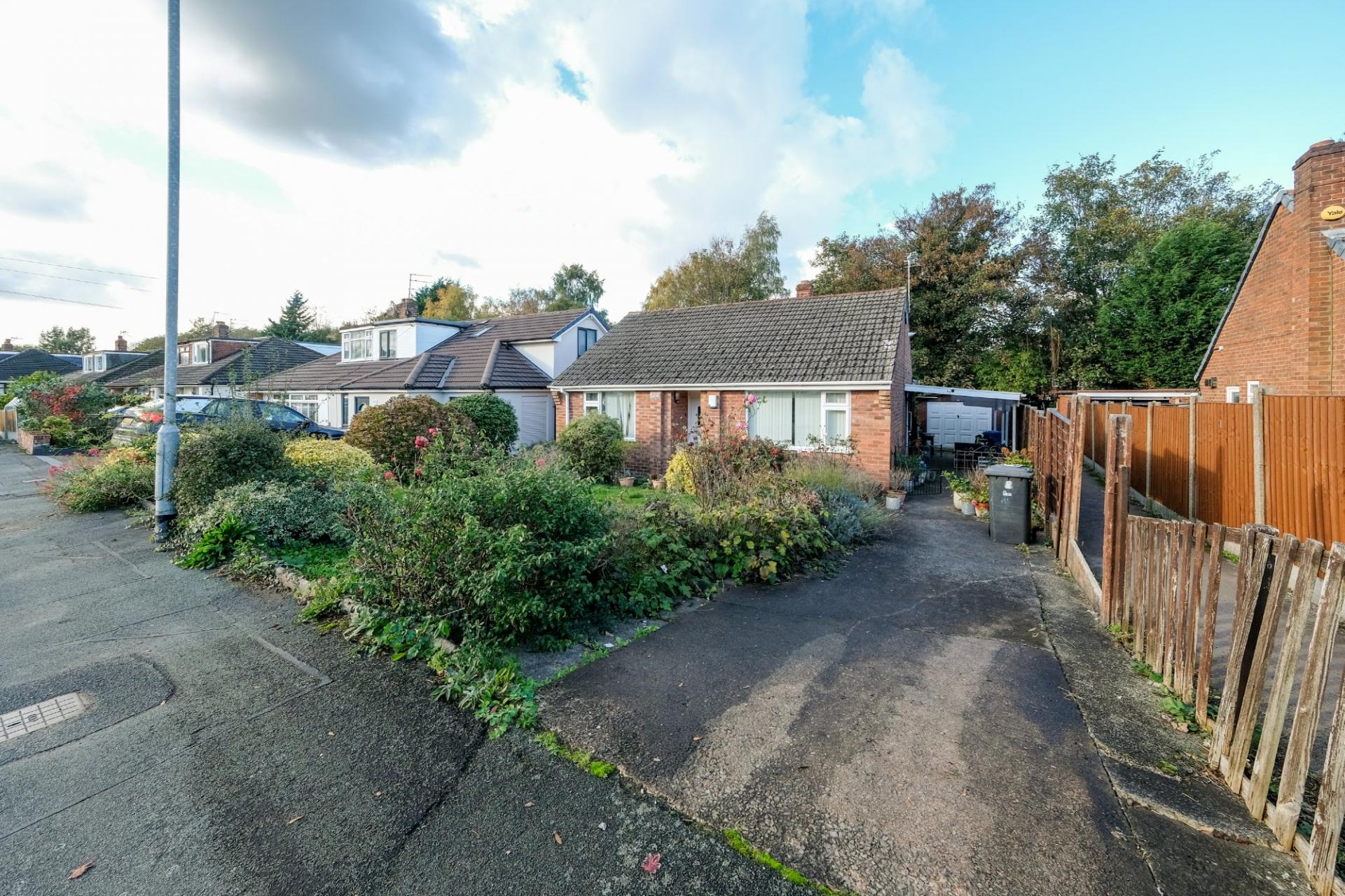 2 bedroom Detached Bungalow for sale in Lymm