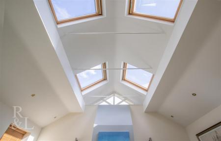 5 Glebeland Close (17).jpg