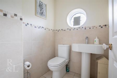 5 Glebeland Close (32).jpg
