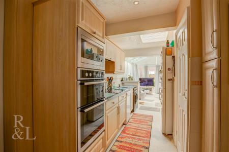 1, Brookthorpe Way  (4).jpg