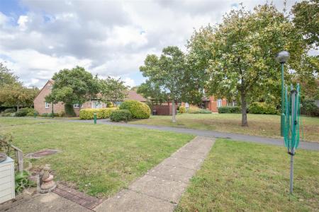 2 Gardens Court (10).jpg