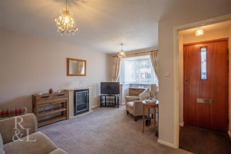 2 Gardens Court (1).jpg