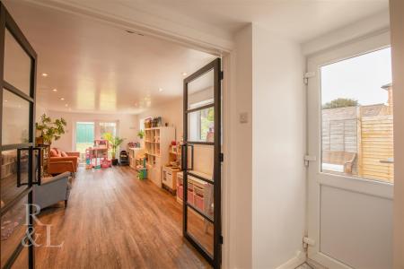 15 Medina Drive (9).jpg