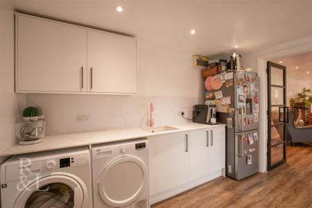 15 Medina Drive (7).jpg