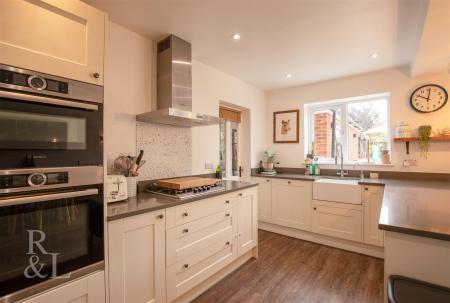 15 Medina Drive (1).jpg