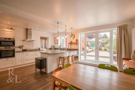 15 Medina Drive (3).jpg