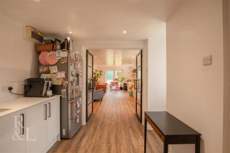 15 Medina Drive (8).jpg