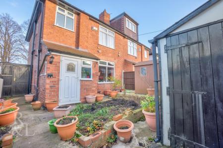 63 Sherwood Rise (16).jpg