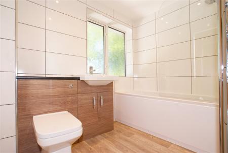 Pinewood Road, Matlock, DE4 3HN