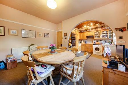 Malpas Road, Matlock, DE4 3HT