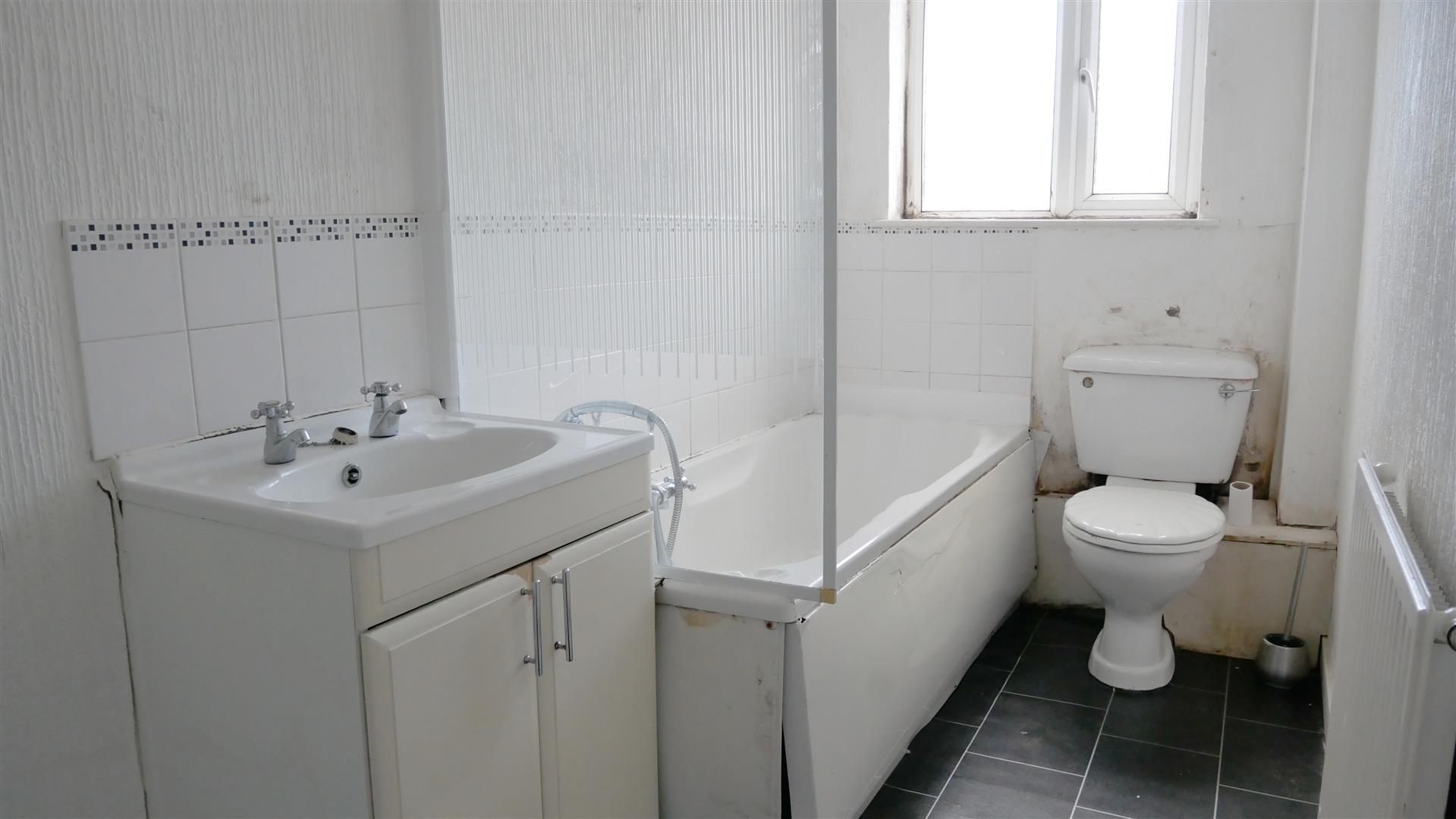 2 bedroom Terraced House for sale in Manchester