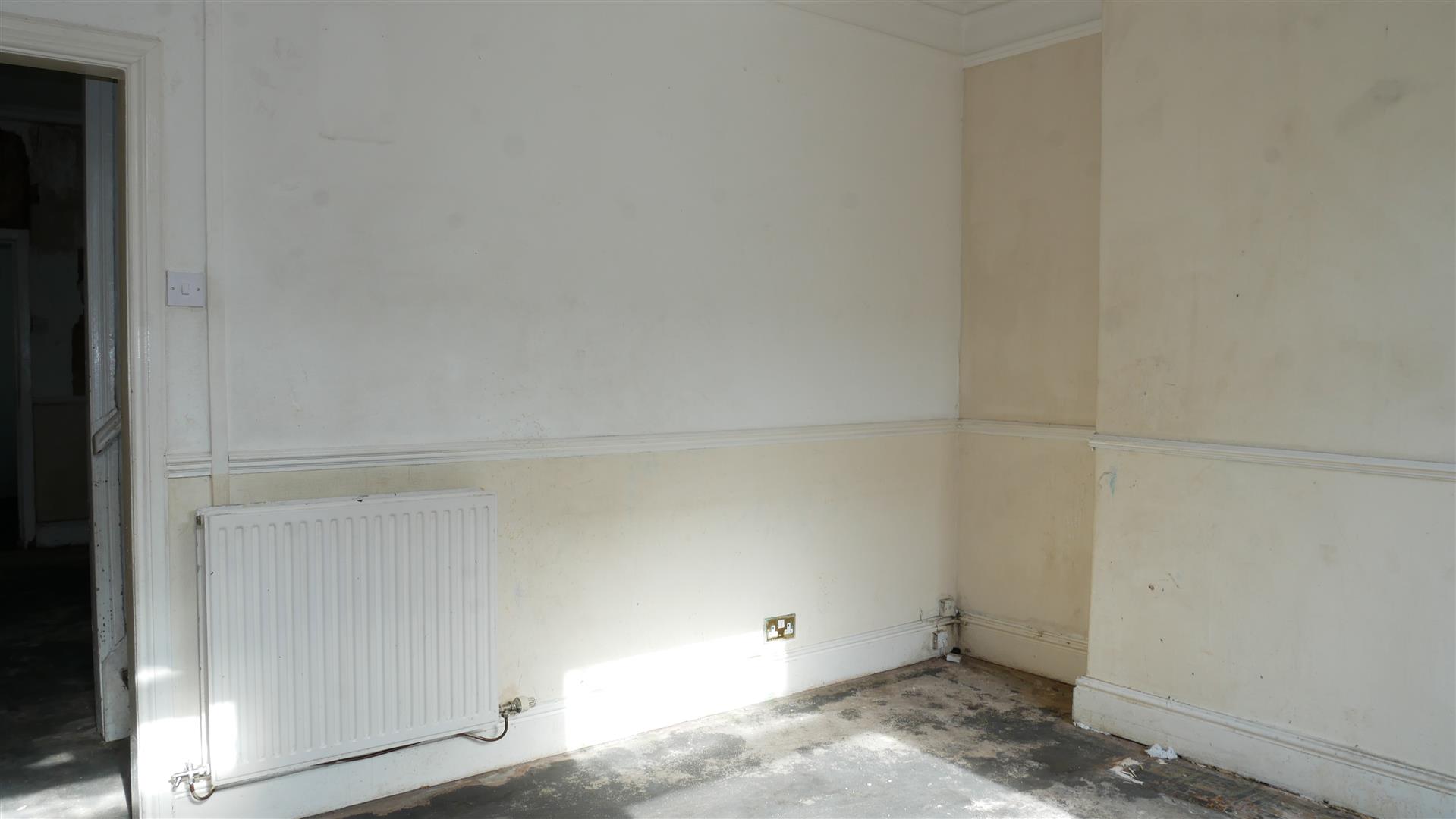 2 bedroom Terraced House for sale in Manchester