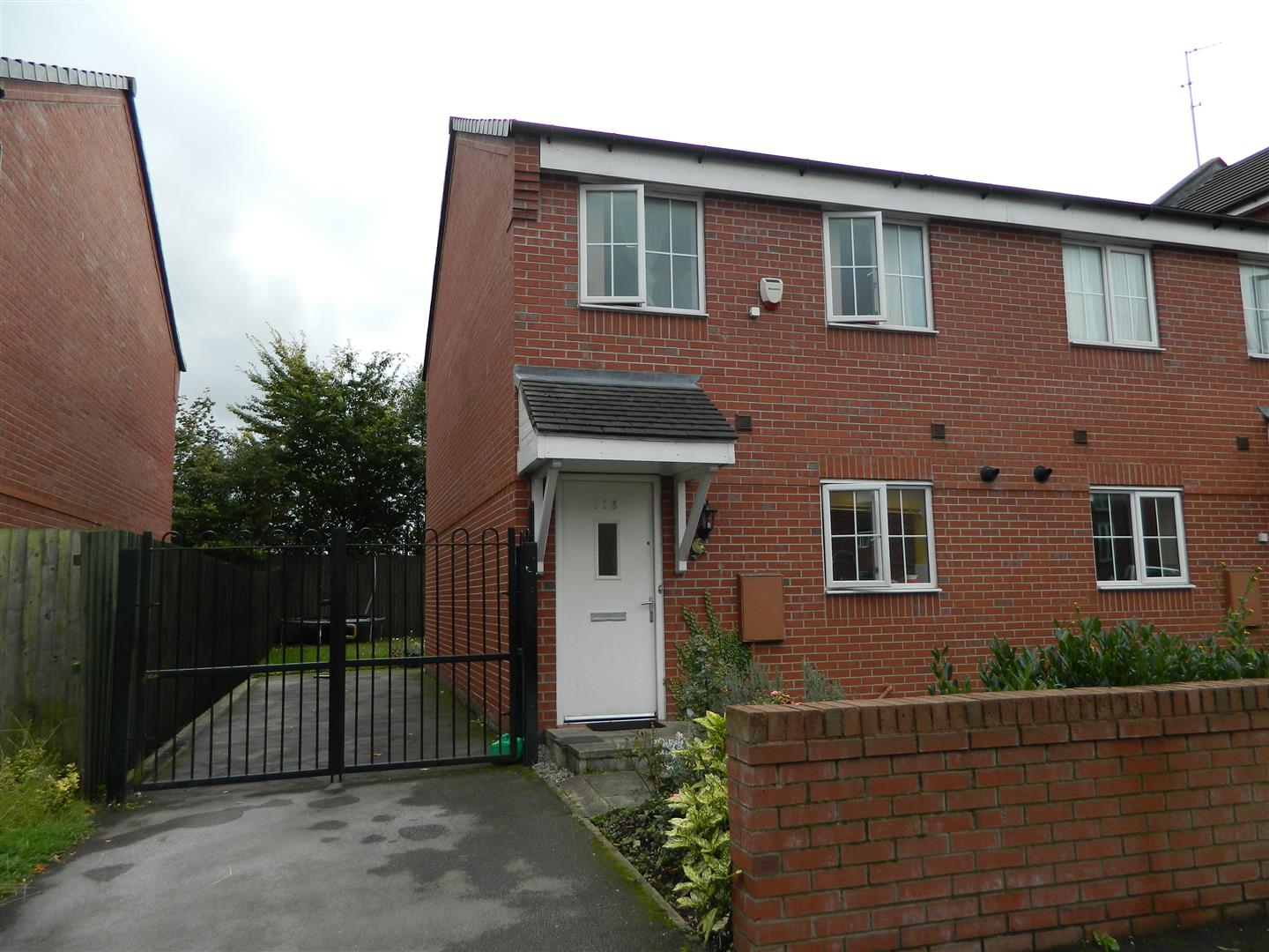 3 bedroom Semi-Detached House for rent in Manchester