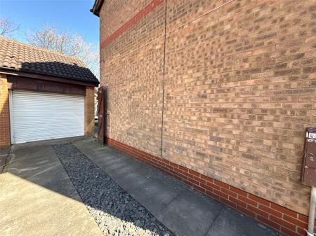 Drive & Garage