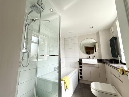 En-Suite Bathroom