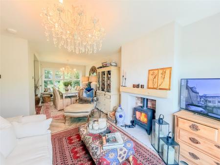 Lounge/Dining Room