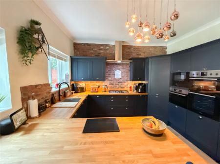 Breakfasting Kitchen