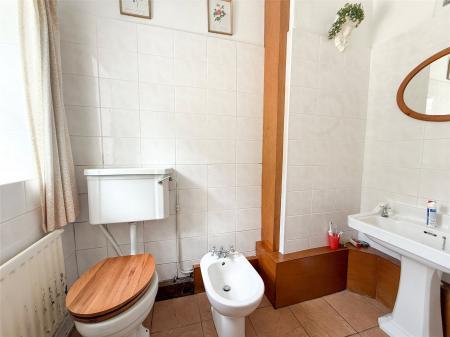 Downstirs Wc