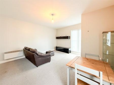 Lounge/Dining Area