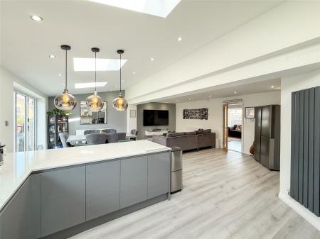 Open Plan Living/Dining Kitchen