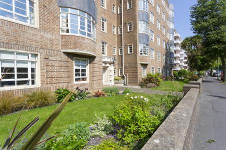 4harewoodcourt13
