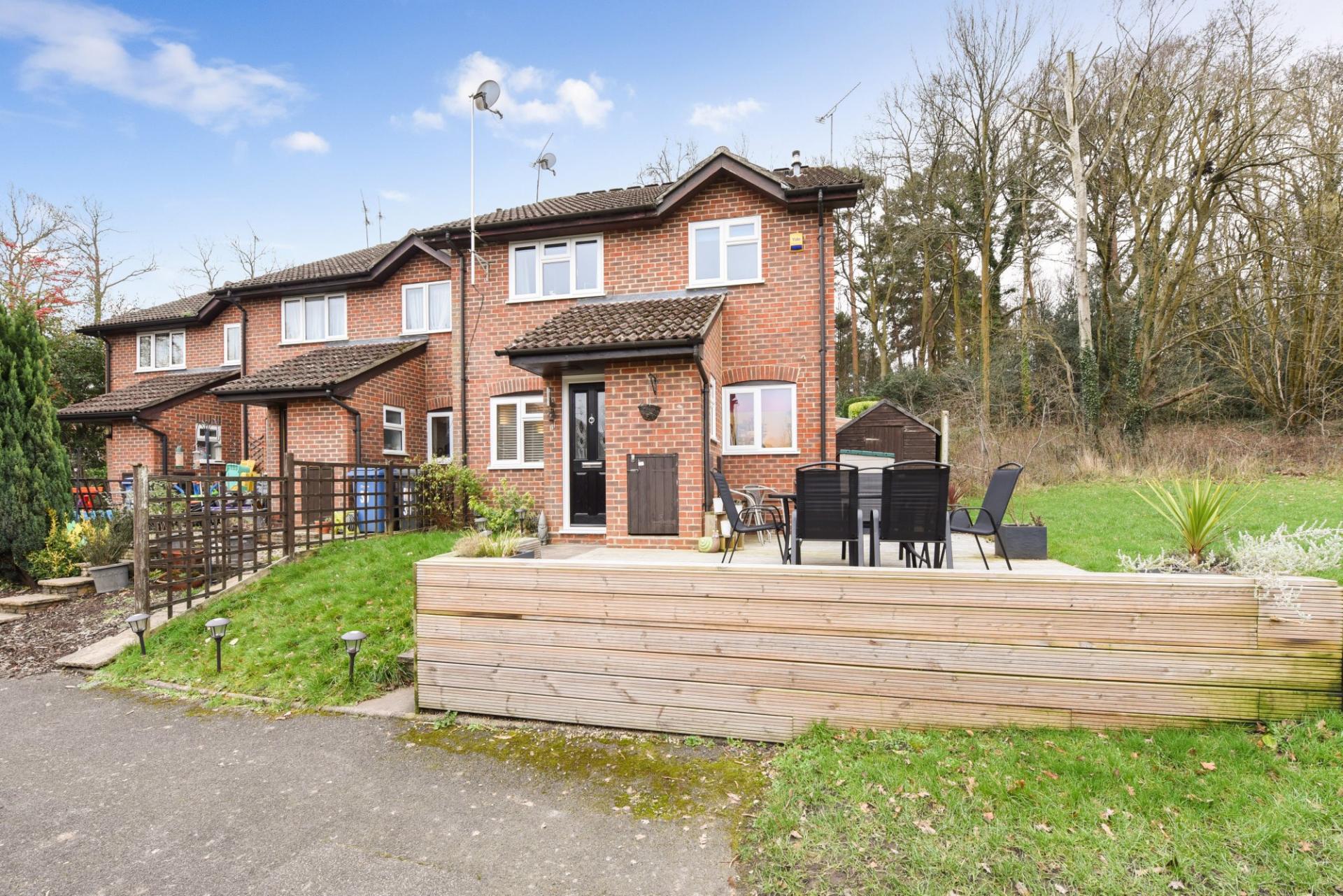 2 bedroom End of Terrace House for sale in Camberley