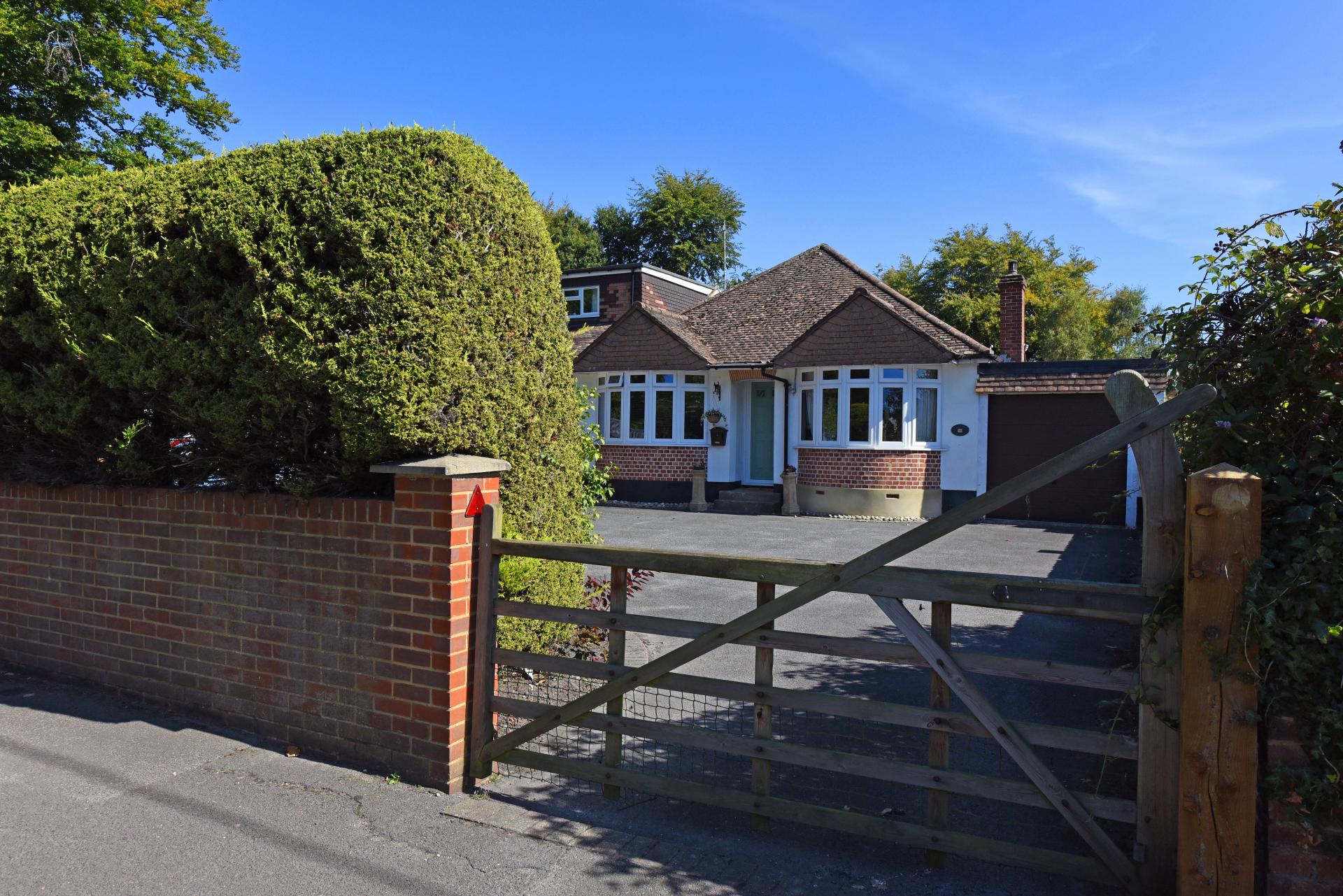 3 bedroom Detached House for sale in Farnborough